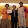 Q005 張松蓮---瀋陽日報書畫院呂洪臣院長 尚潔梅理事長與張松蓮合影