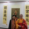 G009 張松蓮---張松蓮老師與大陸法師在作品前合影