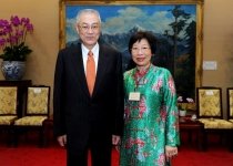 吳副總統接見台灣女書法家學會成員